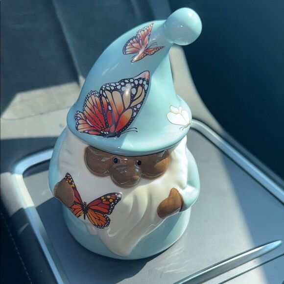 Butterfly Accented Ceramic Gnome Figurine candle NWOB - Picture 1 of 4